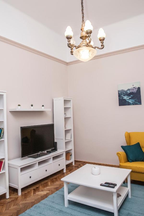 Fullmoon Apartments 1 Szeged Buitenkant foto