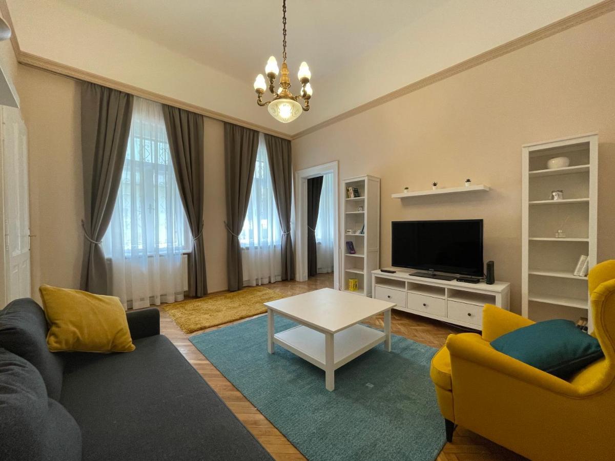 Fullmoon Apartments 1 Szeged Buitenkant foto